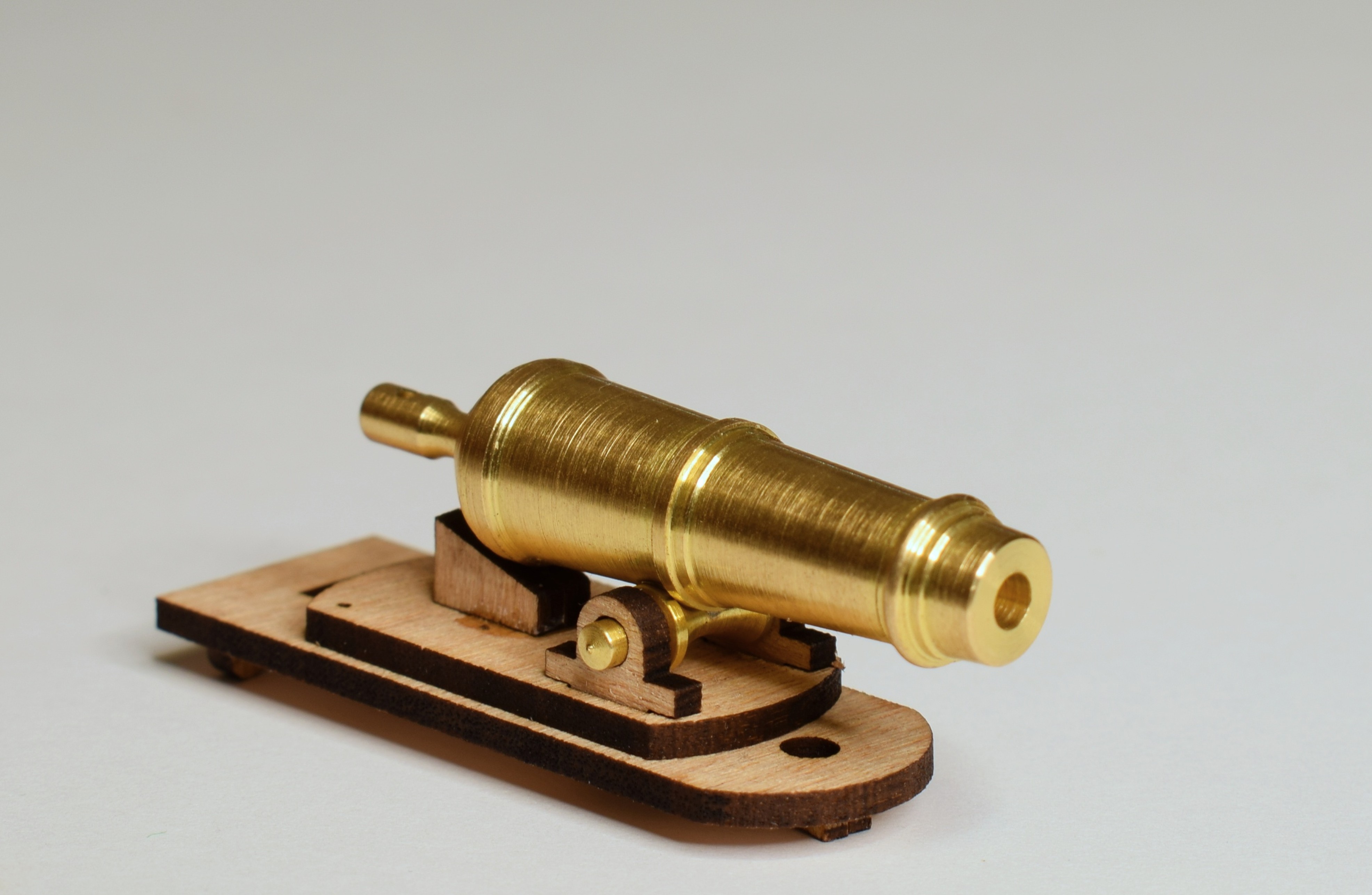 Dělová lafeta - sada 2 ks pro 68 pounds Carronade 1:48